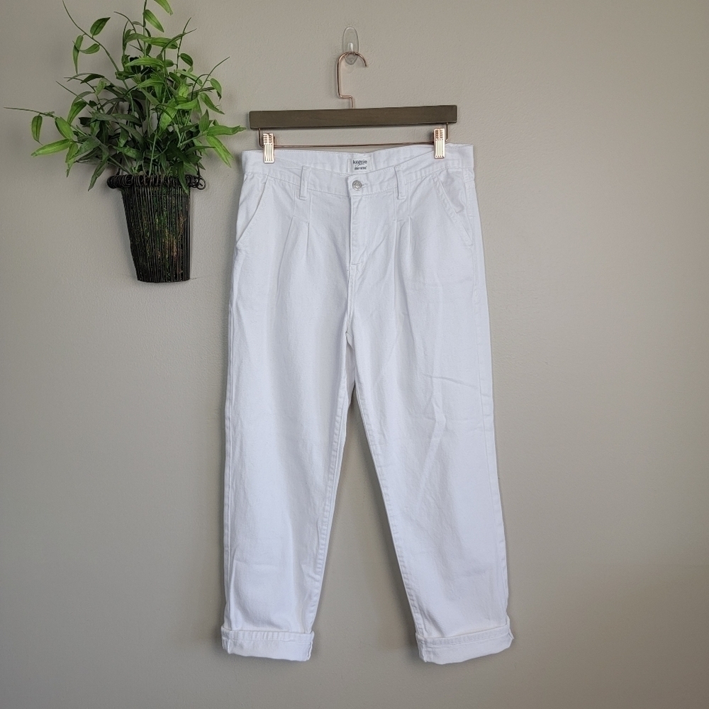 Kensie True Vintage High Rise Tapered Leg Relaxed White Pleated Front Jeans 6 28